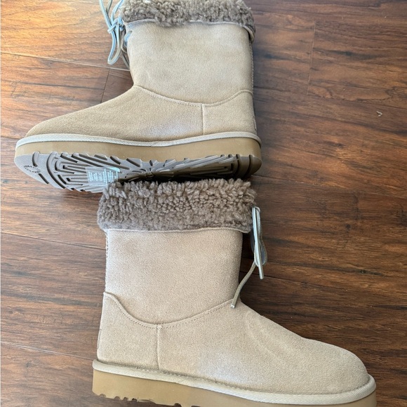 NWOT UGG Sarissa Dune Shearling Lined Short Suede Tan Boots-Size 7 - Picture 9 of 11